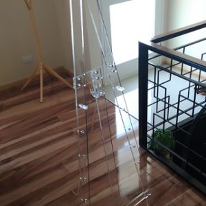 Easel / Tripod acrylic clear E1500